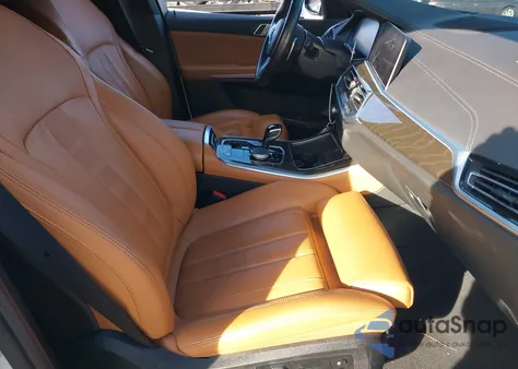 2022 BMW X5 xDrive40I z USA, uszkodzony, nr VIN 5UXCR6C00N9N41195